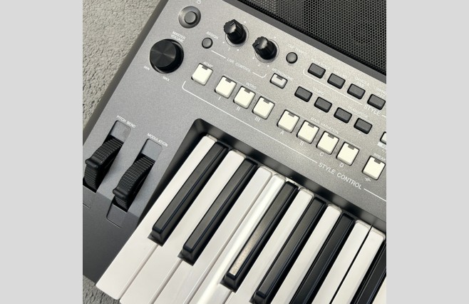 Yamaha PSR-S670 Keyboard, Used (SN:BBZM01054) - Image 8